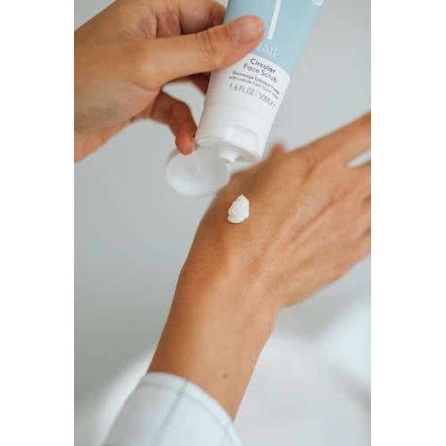 NAÏF Circulaire gezichtsscrub - 50 ml | Scrub van NAÏF