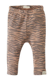 thumbnail: Bruine jongens Babyface baby regular fit broek van stretchkatoen met elastische tailleband en dierenprint