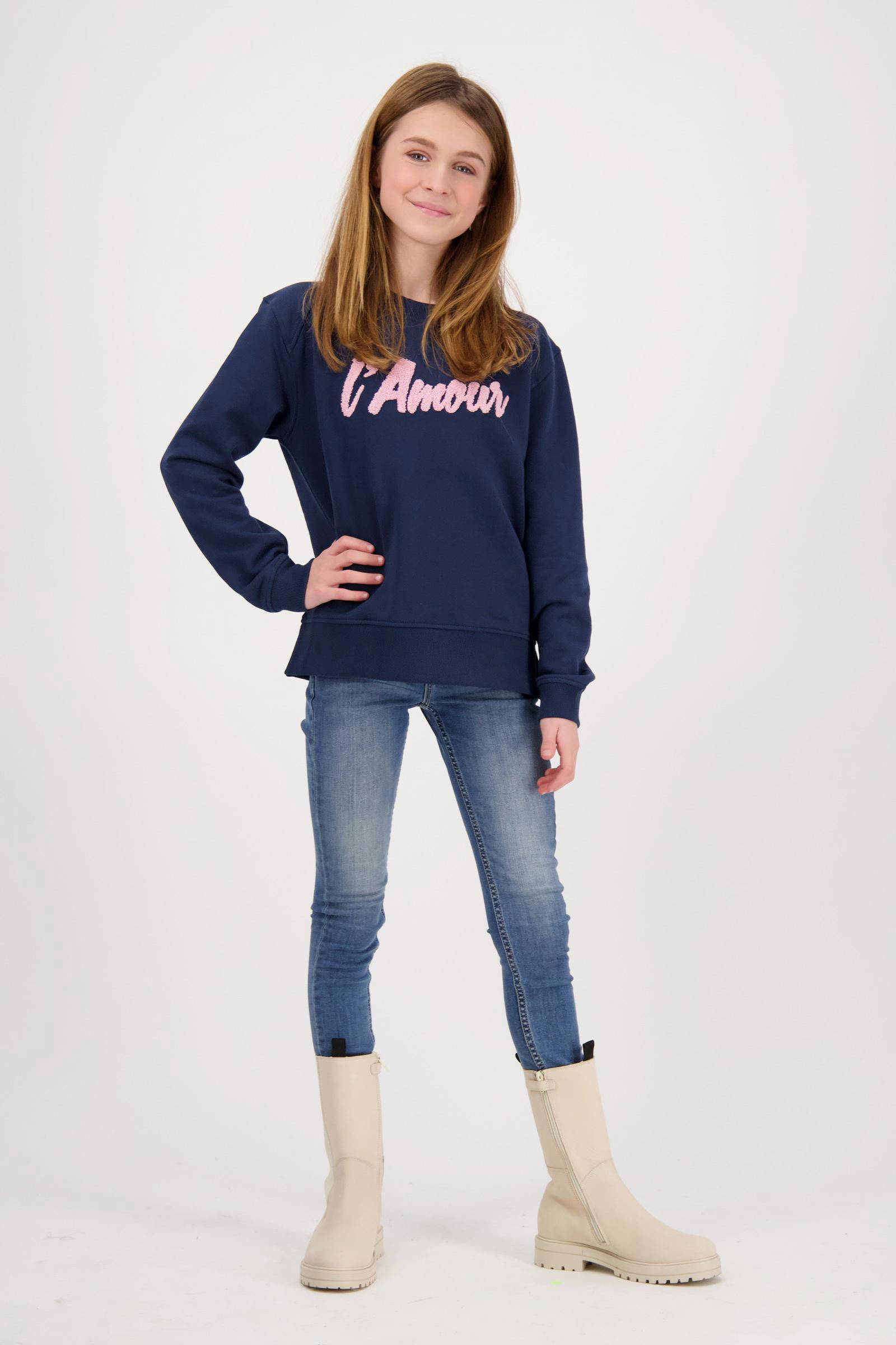 Vingino sweater Nieka met tekst donkerblauw kleertjes