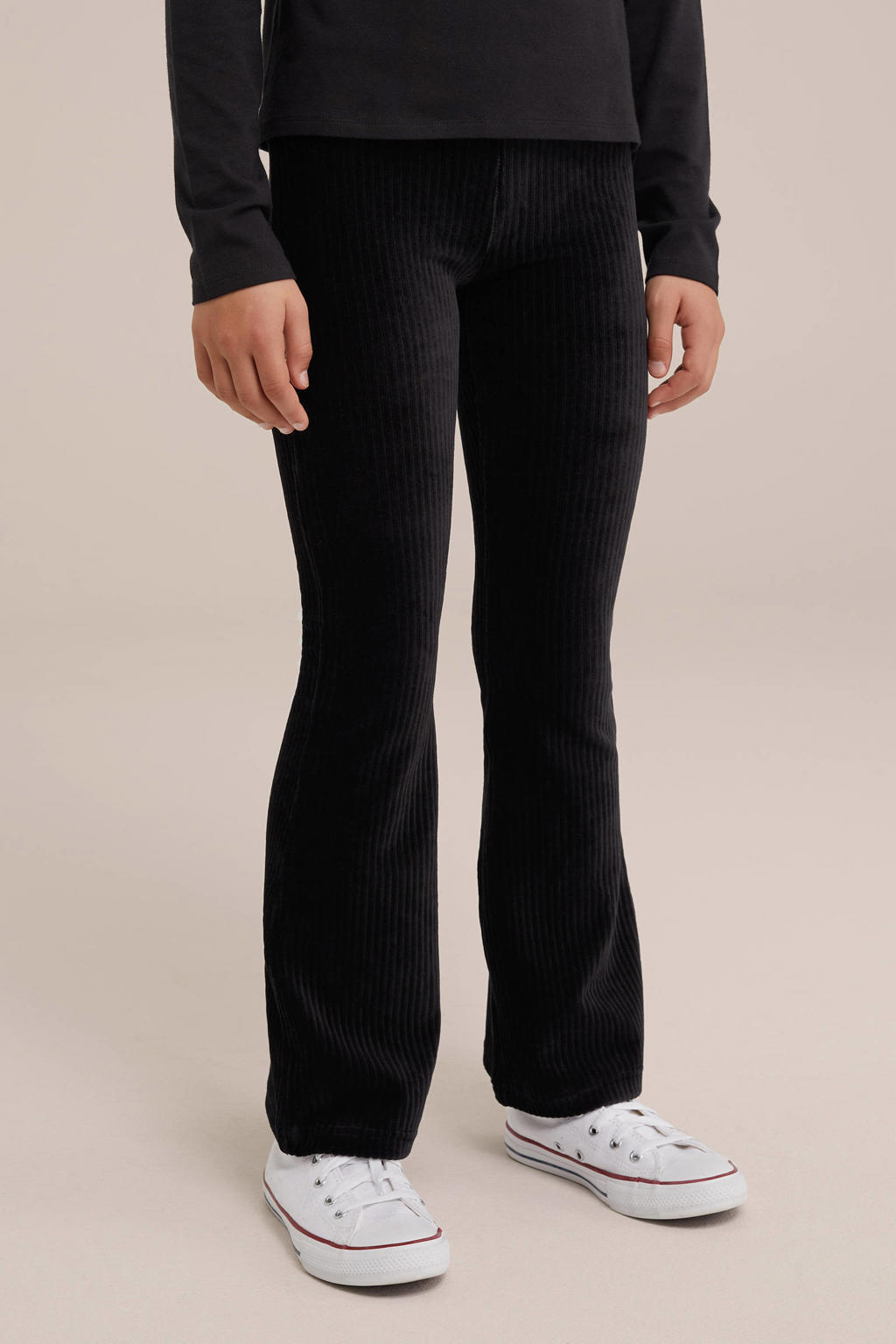 WE Fashion velours flared broek zwart
