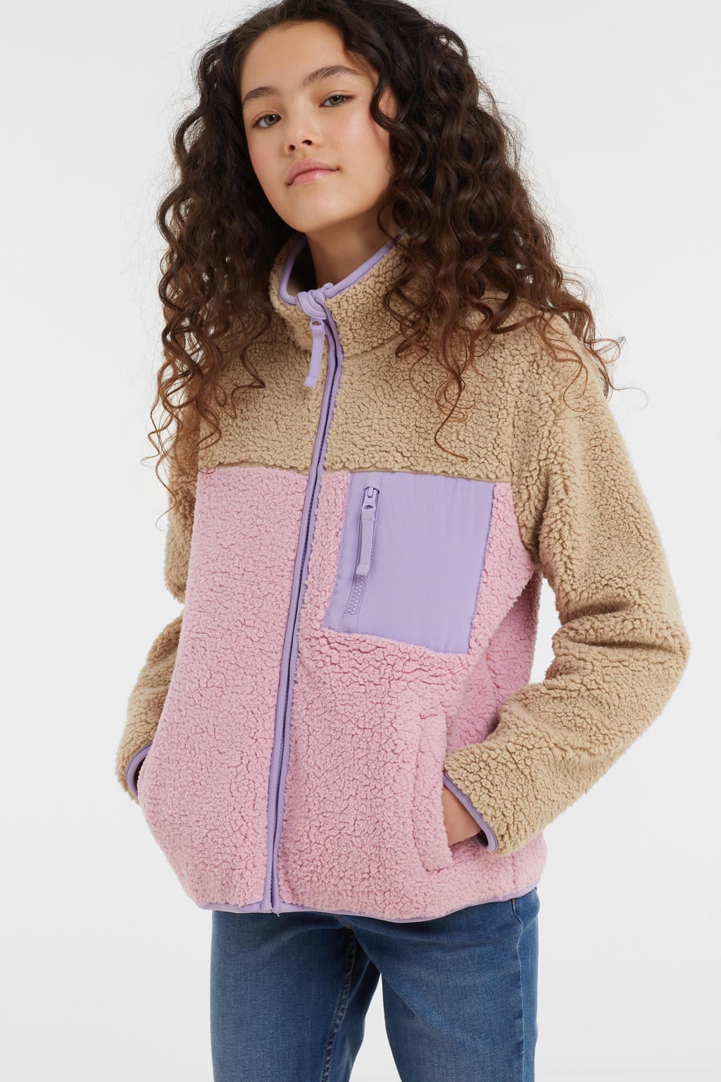 Roze en lichtbruine meisjes anytime teddy fleece vest met meerkleurige print, lange mouwen, opstaande kraag en ritssluiting