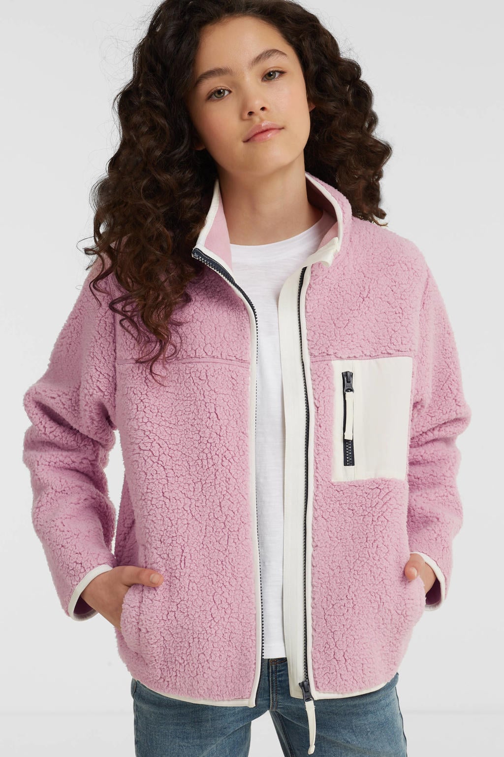 Lichtroze meisjes anytime teddy fleece vest met meerkleurige print, lange mouwen, opstaande kraag en ritssluiting