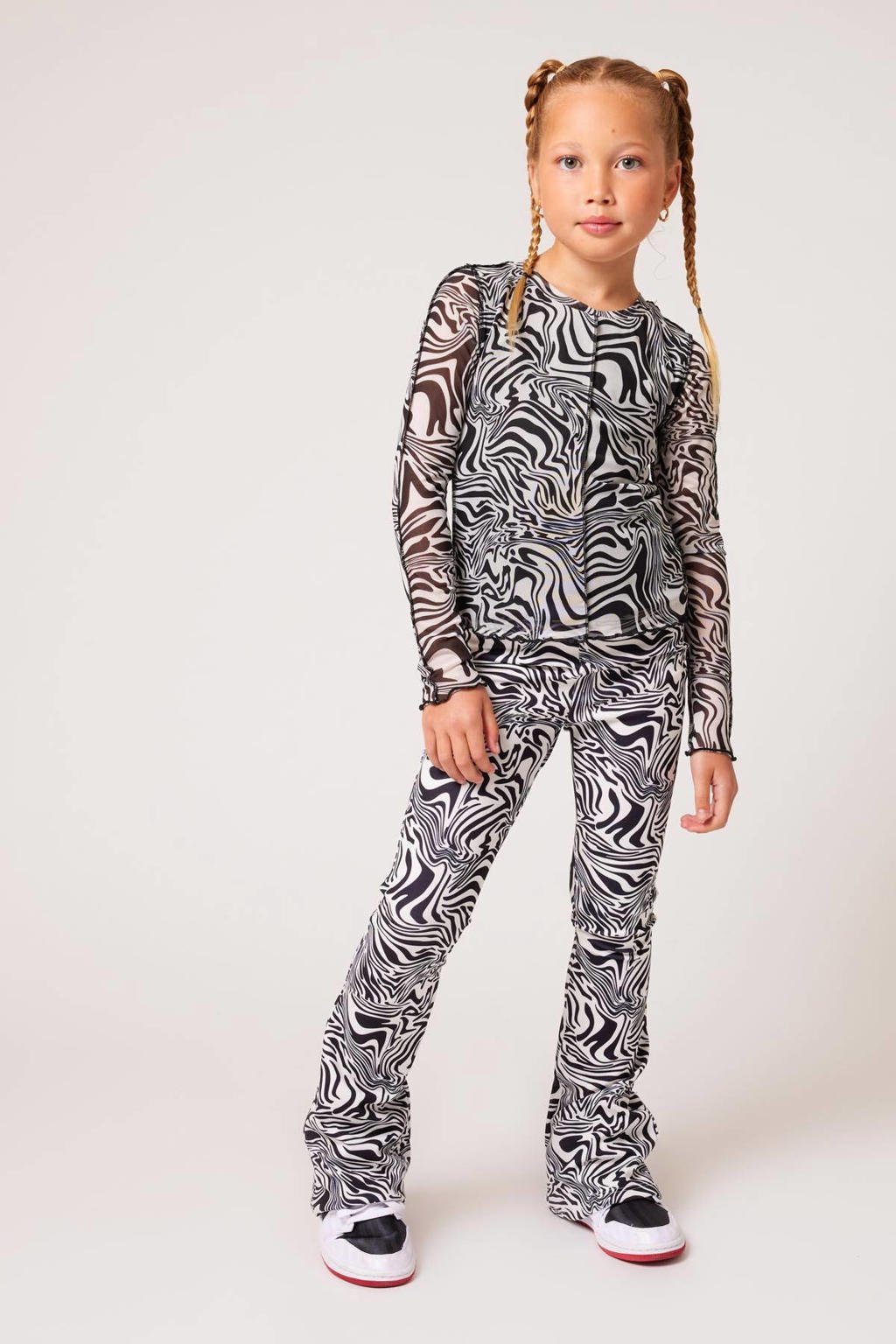 Zwart en witte meisjes CoolCat Junior semi-transparante top Laura CG van polyester met zebraprint, lange mouwen en ronde hals