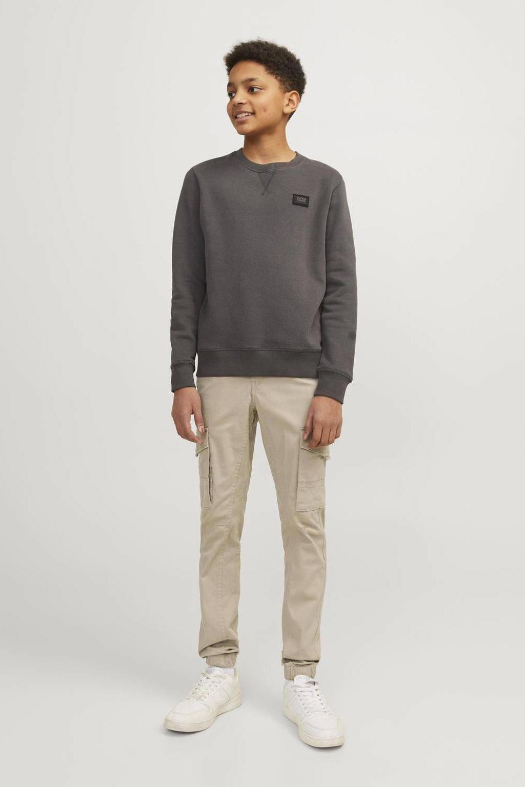 Beige jongens JACK & JONES JUNIOR tapered fit cargobroek - van stretchkatoen met regular waist, rits- en knoopsluiting en effen