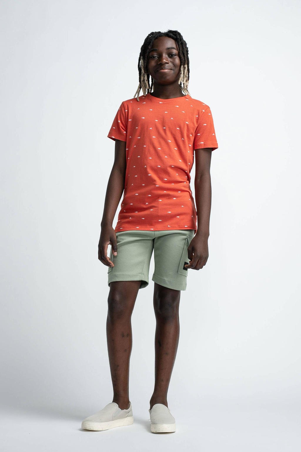 Oranje, rood en witte jongens Petrol Industries T-shirt van stretchkatoen met all over print, korte mouwen en ronde hals
