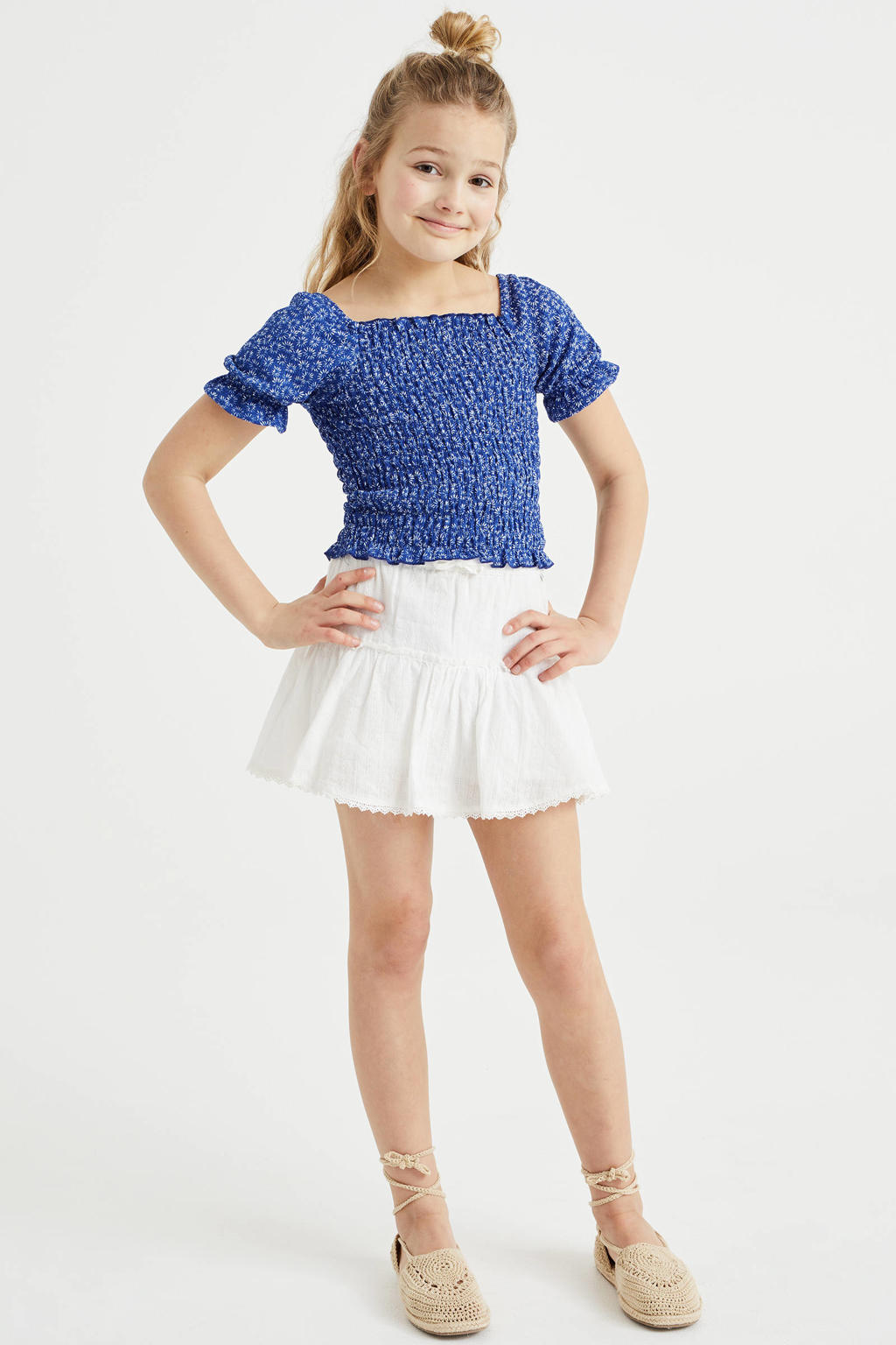 Blauwe meisjes WE Fashion gebloemde off shoulder top van katoen met korte mouwen en ronde hals