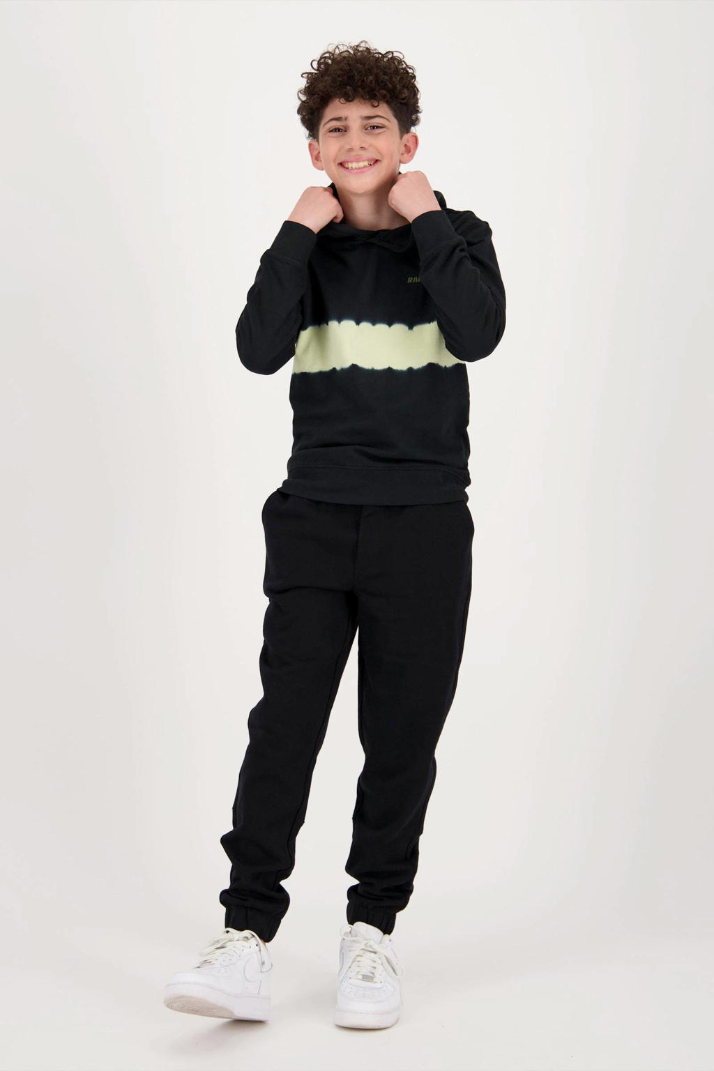 Zwarte jongens Raizzed hoodie Jermain van sweat materiaal met tekst print, lange mouwen en capuchon