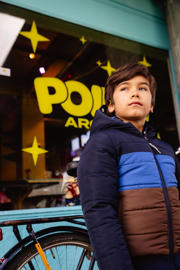 thumbnail: Quapi reversible gewatteerde winterjas ARNOUD met all over print donkerblauw/blauw/bruin