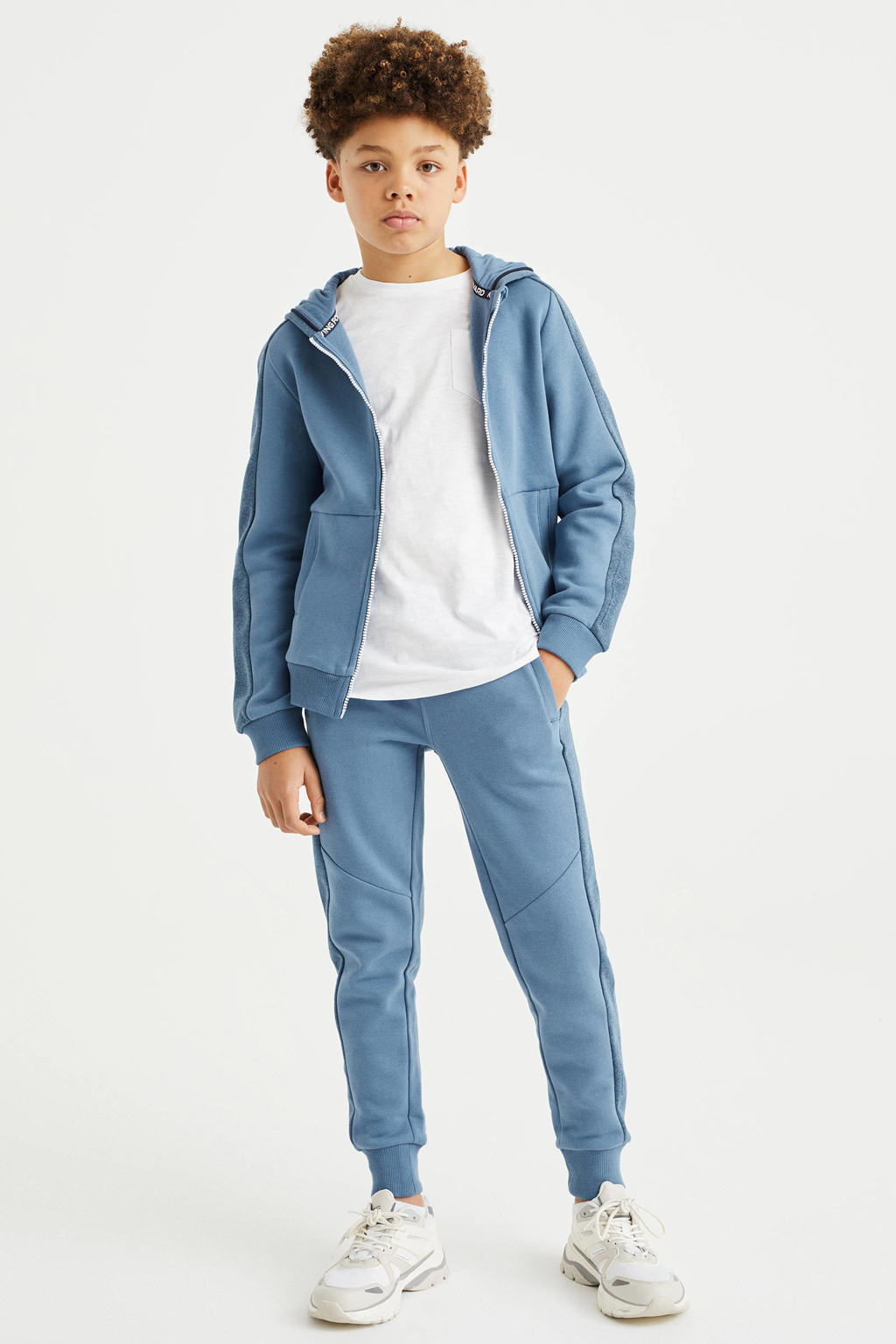 Lichtblauwe jongens WE Fashion slim fit joggingbroek met regular waist, elastische tailleband met koord en effen