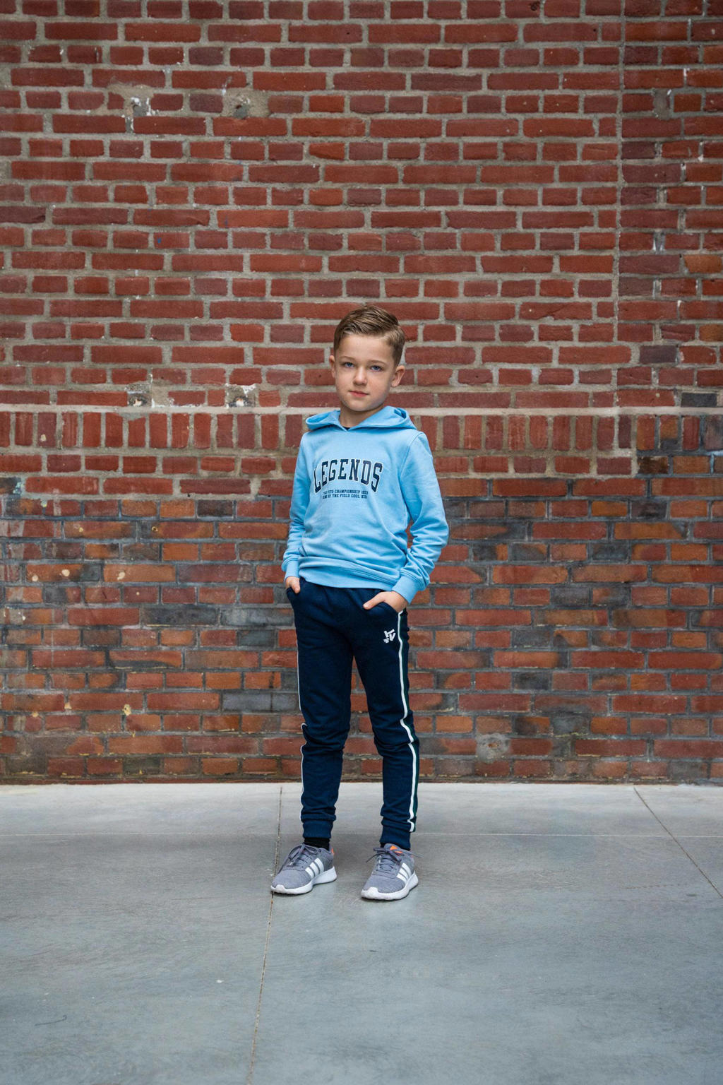 Blauwe jongens TYGO & vito slim fit broek Bas van sweat materiaal met regular waist, elastische tailleband en effen