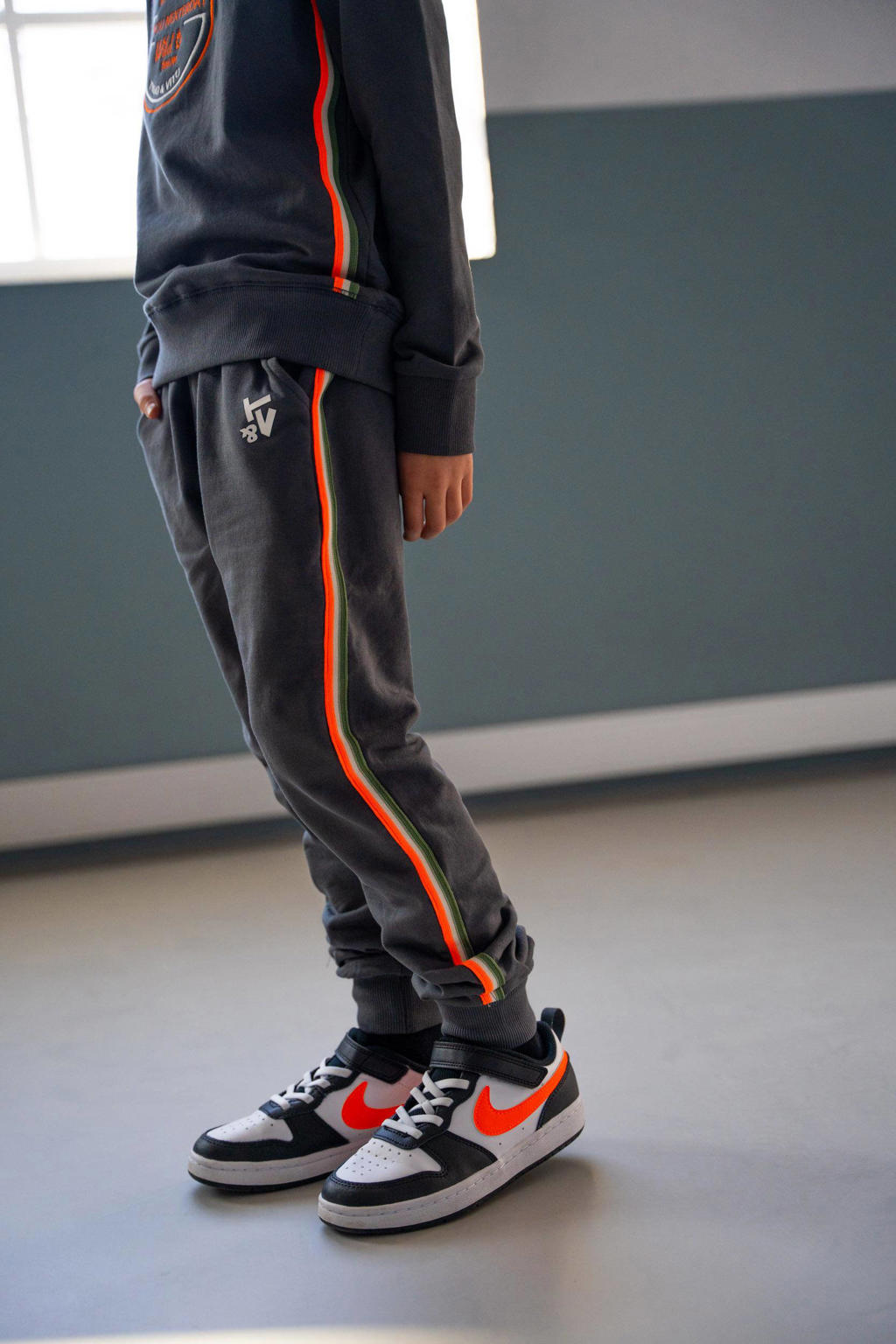 Grijze jongens TYGO & vito slim fit broek Bas van sweat materiaal met regular waist, elastische tailleband en effen