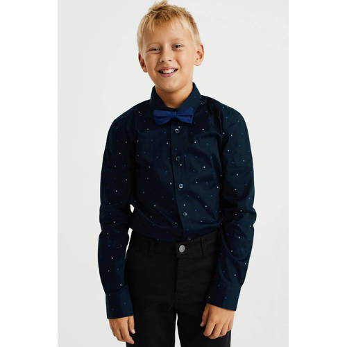 WE Fashion overhemd met vlinderstrik diep donkerblauw Jongens Stretchdenim Klassieke kraag 92