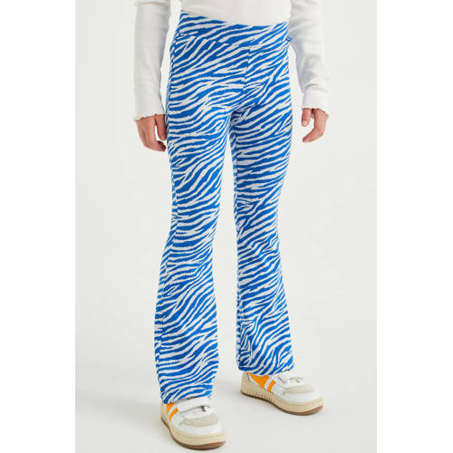 WE Fashion flared broek van gerecycled polyester blauw/wit Zebraprint 