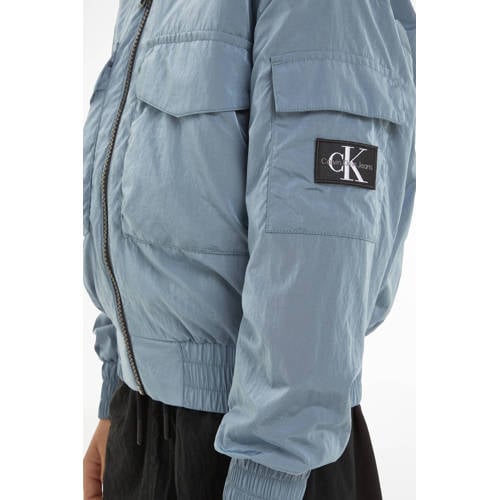 Calvin Klein bomberjack zomer met logo vergrijsd blauw Jas Jongens Nylon Opstaande kraag 128