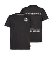 thumbnail: Zwarte jongens Blue Rebel T-shirt Jeremy van katoen met tekst print, korte mouwen en ronde hals