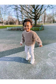 thumbnail: Bruine jongens en meisjes Babystyling baby sweater van teddy materiaal met effen, lange mouwen, ronde hals en teddy detail