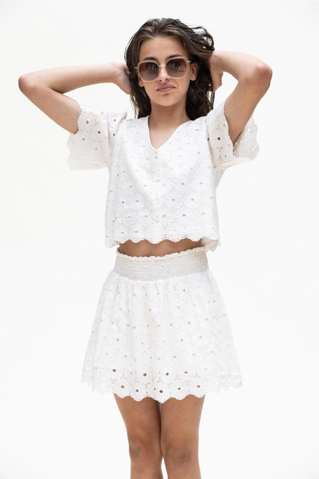 Ecru meisjes LOOXS 10sixteen blouse van katoen met korte mouwen, V-hals, knoopsluiting en broderie