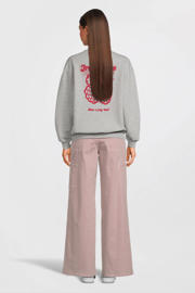 thumbnail: Sofie Schnoor sweater met backprint grijs/rood