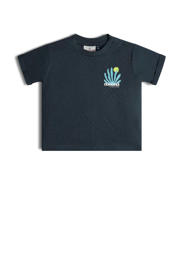 thumbnail: Antraciet en blauwe jongens Retour Mini T-shirt Pepijn van stretchkatoen met backprint, korte mouwen, ronde hals en drukknoopsluiting