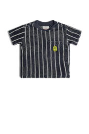 thumbnail: Antraciet en witte jongens Retour Mini gestreept badstof T-shirt Olaf met korte mouwen, ronde hals en drukknoopsluiting