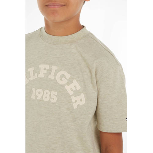 Tommy Hilfiger T-shirt met printopdruk olijfgroen Jongens Katoen Ronde hals 92