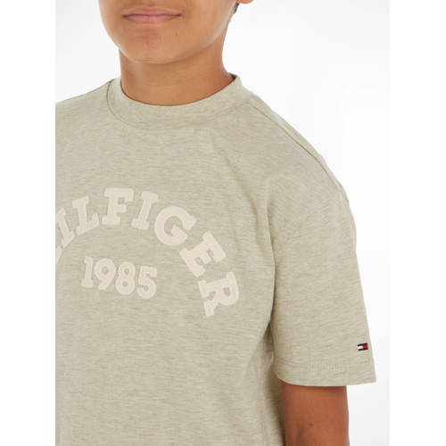 Tommy Hilfiger T-shirt met printopdruk olijfgroen Jongens Katoen Ronde hals 92