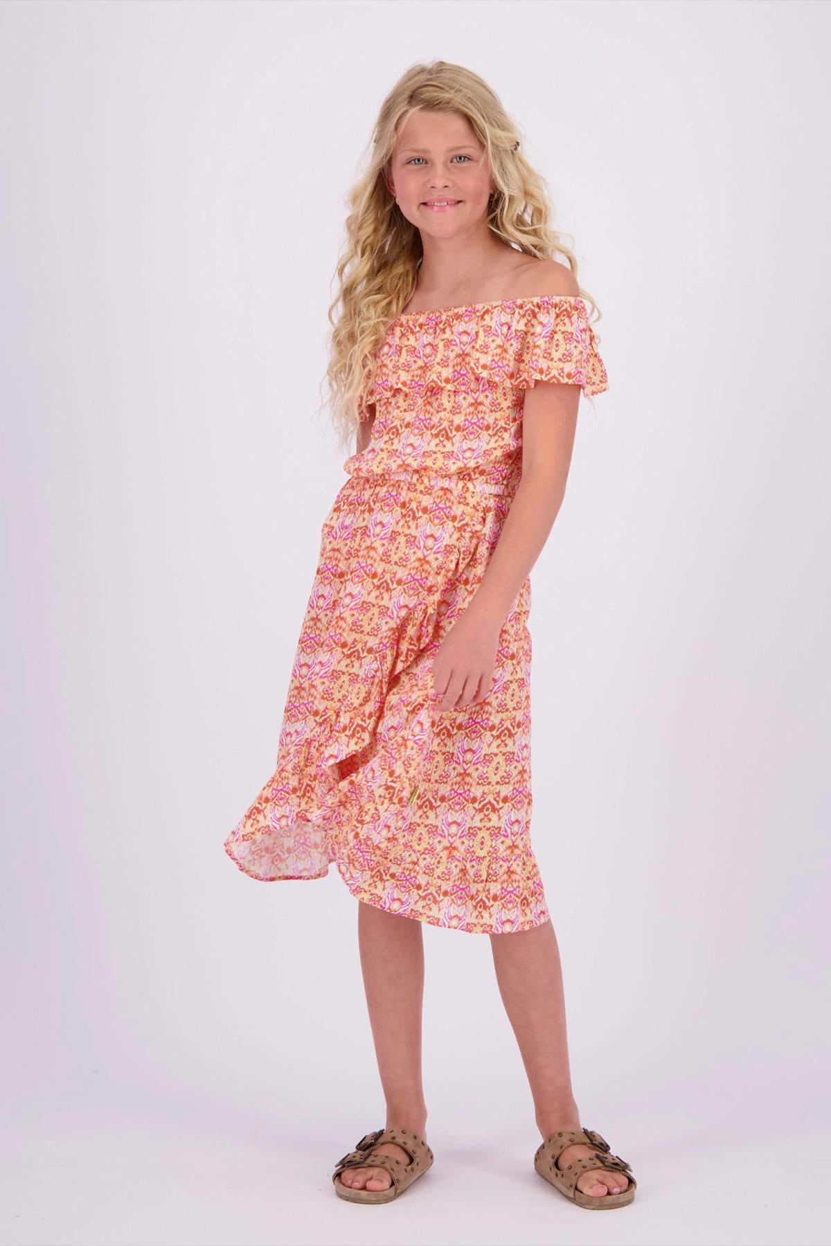 Vingino off shoulder jurk Peninah met all over print en volant oranje