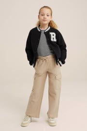 thumbnail: Beige meisjes WE Fashion straight fit broek van katoen met regular waist en elastische tailleband met koord