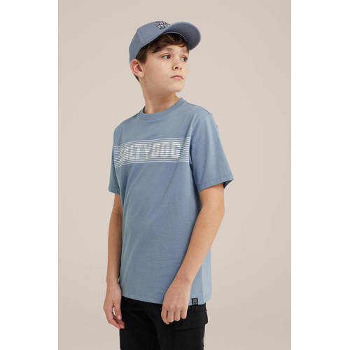 WE Fashion T-shirt met tekst lichtblauw Jongens Katoen Ronde hals Tekst 110 116