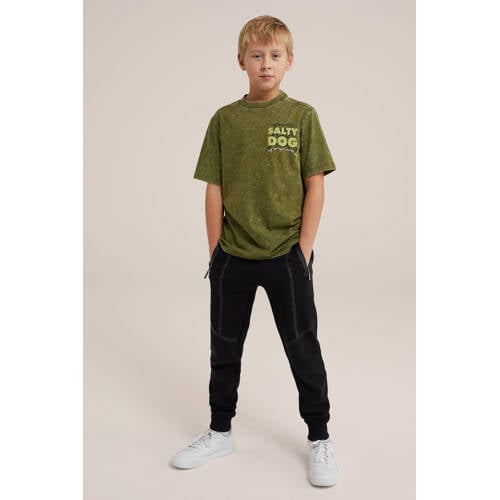 WE Fashion T-shirt met tekst groen Jongens Katoen Ronde hals Tekst 110 116