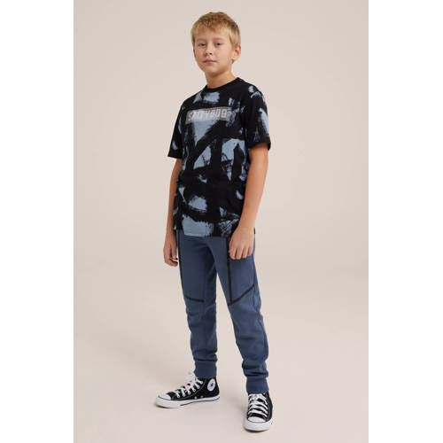 WE Fashion Salty Dog T-shirt met all over print zwart grijsblauw Jongens Biologisch katoen Ronde hals 110 116