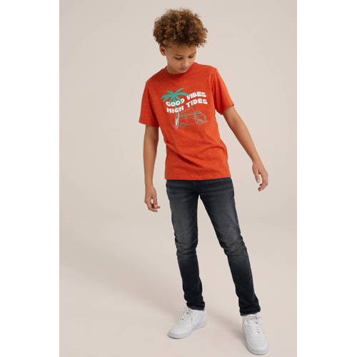 WE Fashion T-shirt met tekst rood Jongens Katoen Ronde hals Tekst 98 104