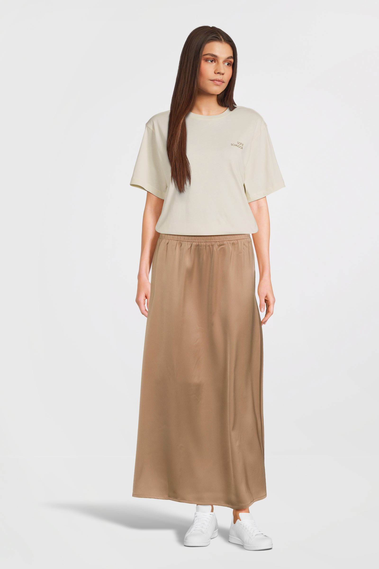 Luisa Cerano silky rok in lichtkaki | BeOne Luisa Cerano silky rok in lichtkaki | BeOne