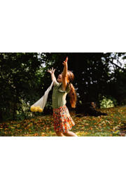 thumbnail: Roze, groen en oranje meisjes Quapi rok met all over print en ruches gemaakt van viscose 