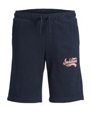 thumbnail: Donkerblauwe jongens JACK & JONES JUNIOR sweatshort met regular waist, elastische tailleband met koord en logo dessin