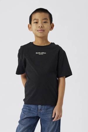 T-shirt NKMBRODY met tekst zwart