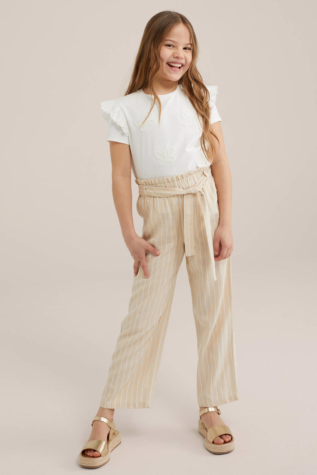 Beige meisjes WE Fashion gestreepte straight fit broek van viscose met elastische tailleband met koord