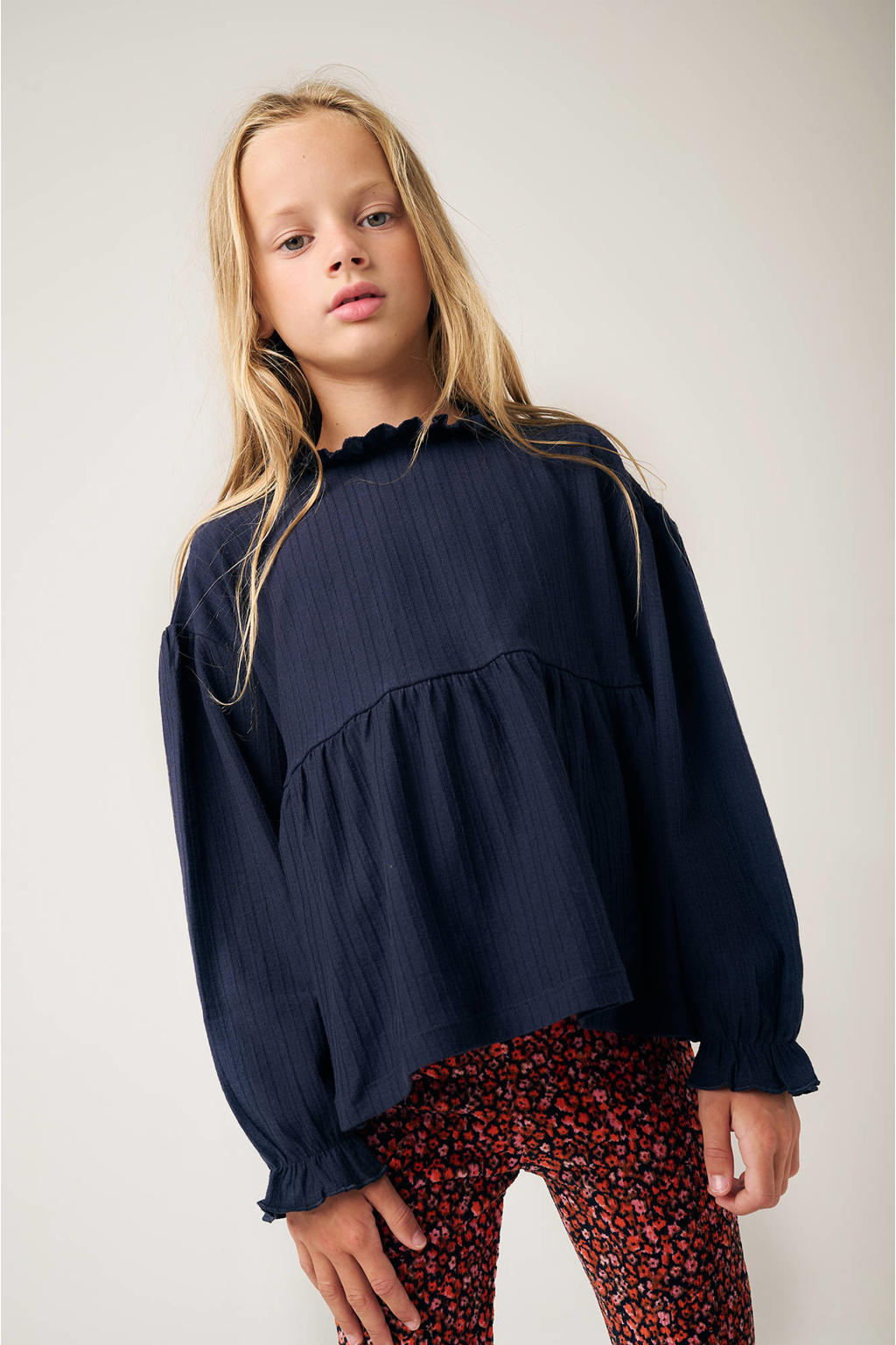 Donkerblauwe meisjes Tumble 'n Dry blousetop met lange mouwen, choker hals en knoopsluiting
