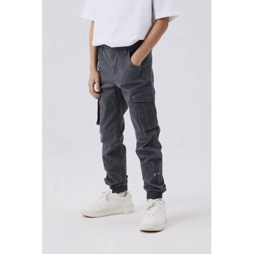 name it KIDS regular fit cargobroek NKMRYAN donkergrijs Jongens Stretchkatoen 134