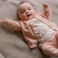 thumbnail: Dirkje vest + longsleeve + broek roze/offwhite