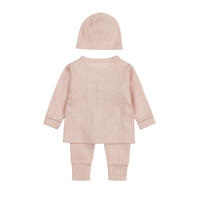 thumbnail: Dirkje overslagshirt + broek + muts roze