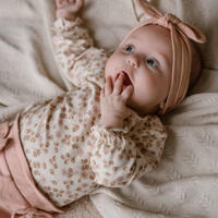 thumbnail: Dirkje baby longsleeve met all over print en ruches lichtbruin/roze/ecru