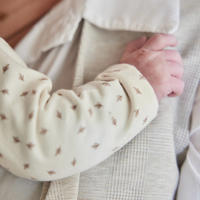 thumbnail: Ecru en bruine jongens en meisjes Dirkje baby longsleeve en overslag detail met lange mouwen en drukknoopsluiting