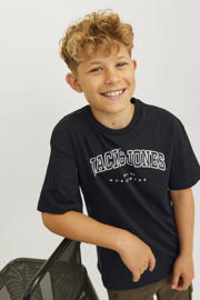 thumbnail: JACK & JONES JUNIOR T-shirt JJECALEB VARSITY met logo zwart