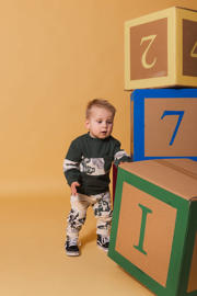 thumbnail: Quapi Mini regular fit joggingbroek MOOS met all over print ecru/grijs/blauw