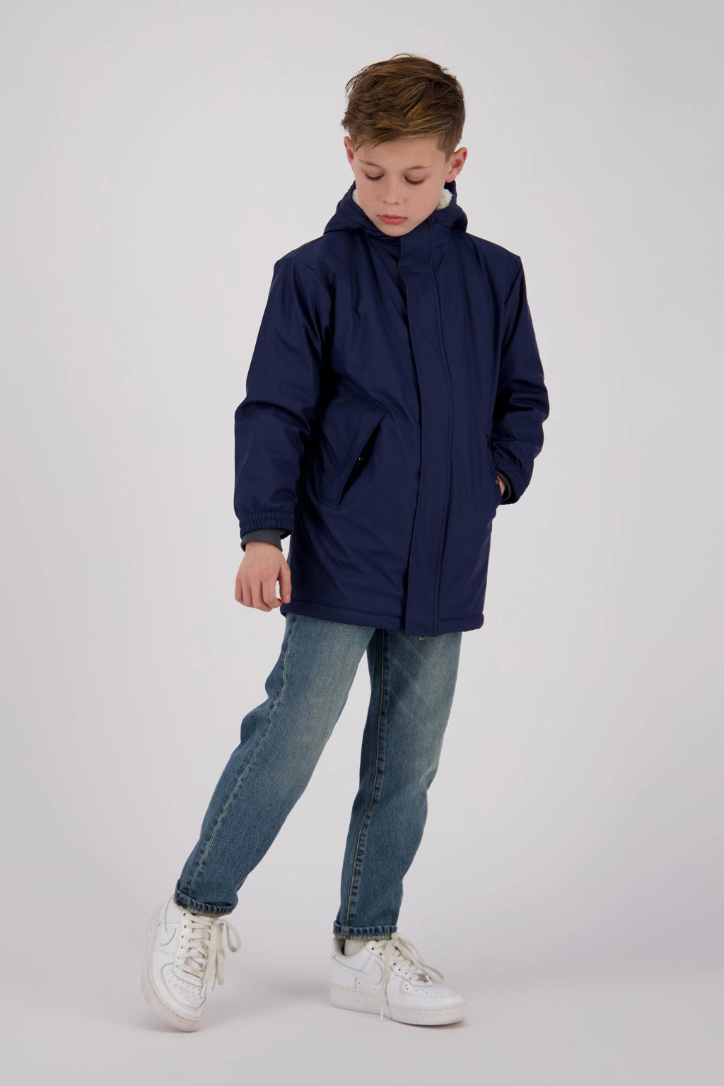 Donkerblauwe jongens en meisjes Vingino kids regenjas Twilight van polypropyleen met effen, lange mouwen, capuchon en rits- en drukknoopsluiting