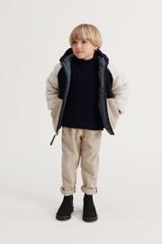 thumbnail: Blauw en witte jongens Liewood reversible gewatteerde winterjas Jackson van teddy materiaal met meerkleurige print, lange mouwen, capuchon en ritssluiting
