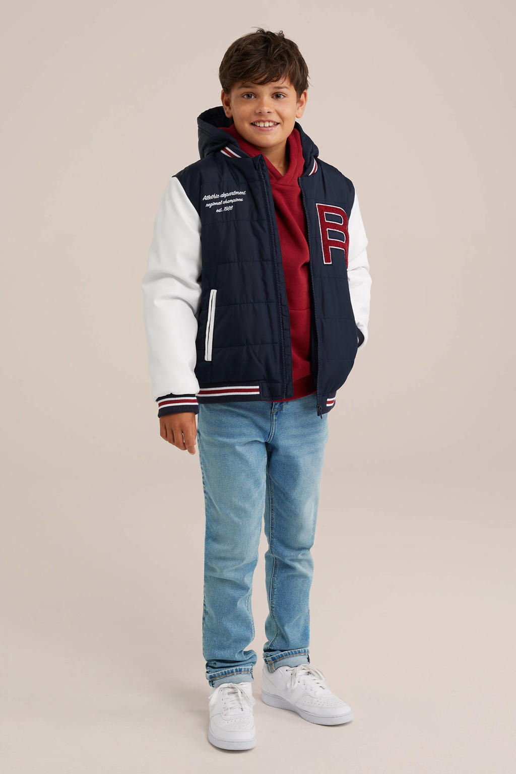 Blauwe jongens WE Fashion baseball jacket van polyester met meerkleurige print, lange mouwen, capuchon en ritssluiting