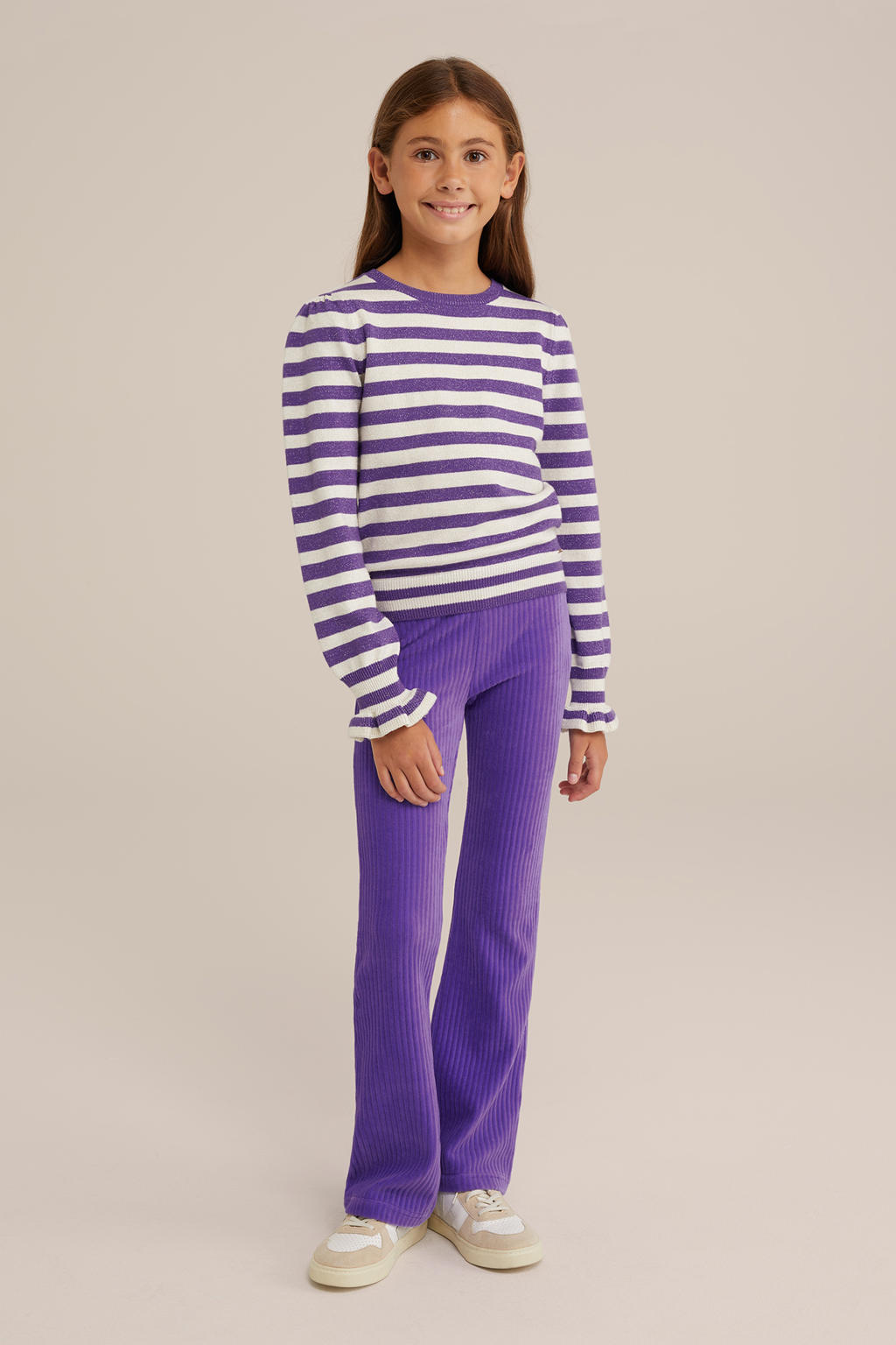Paarse meisjes WE Fashion fluwelen flared broek met regular waist en elastische tailleband