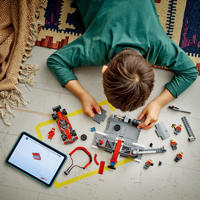 thumbnail: LEGO City F1® pitstop en pitcrew met Ferrari auto 60443